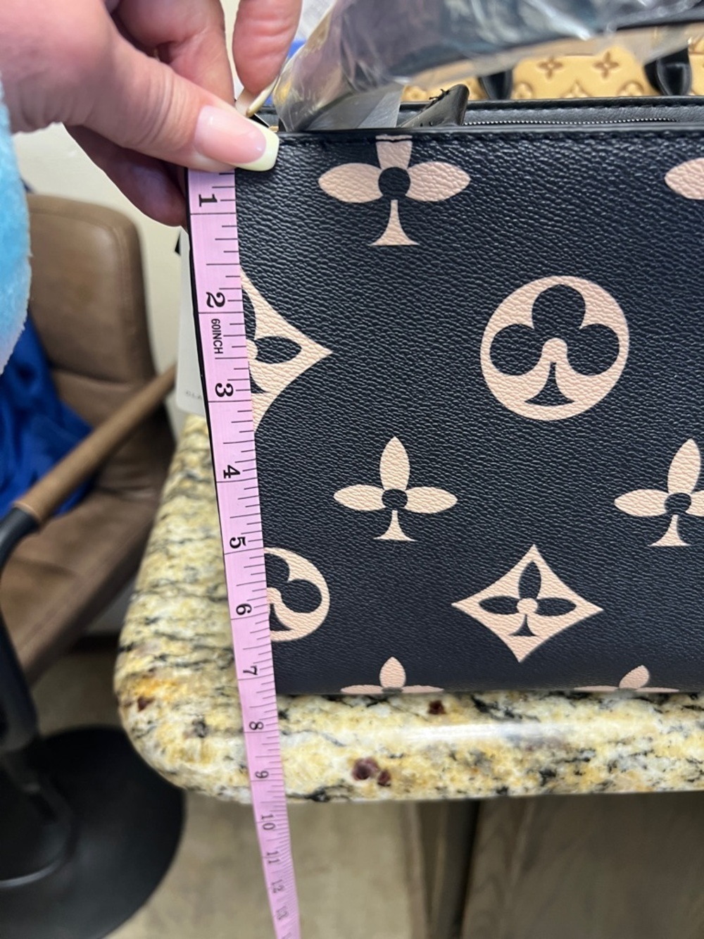 Black & Beige Crossbody Handbag with Matching Wallet – New - Picture 6 of 9